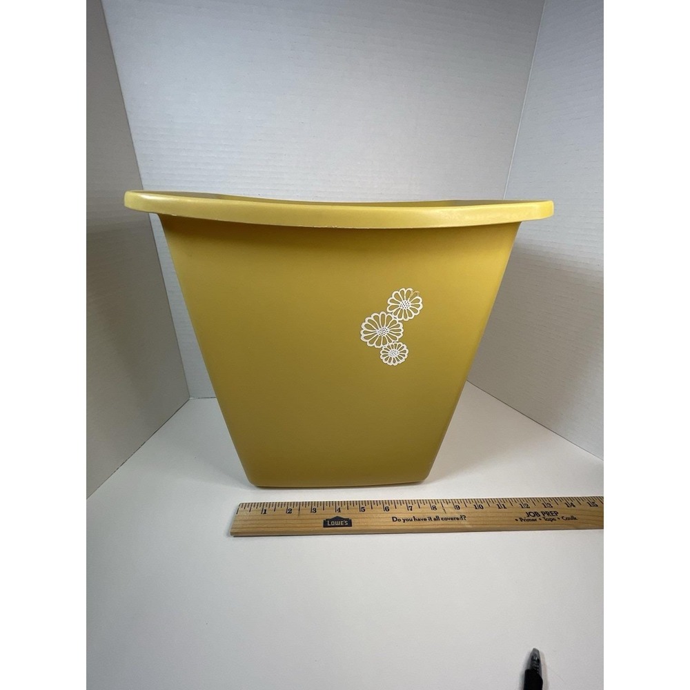 Vtg. 1970s Rubbermaid Vanity Wastebasket 2959 Flowers Trashcan 1972 Yellow Daisy